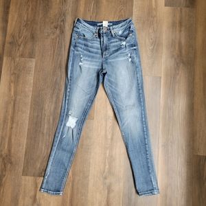 🍍5/$25🍍 American Rag | Distressed Skinny Jean